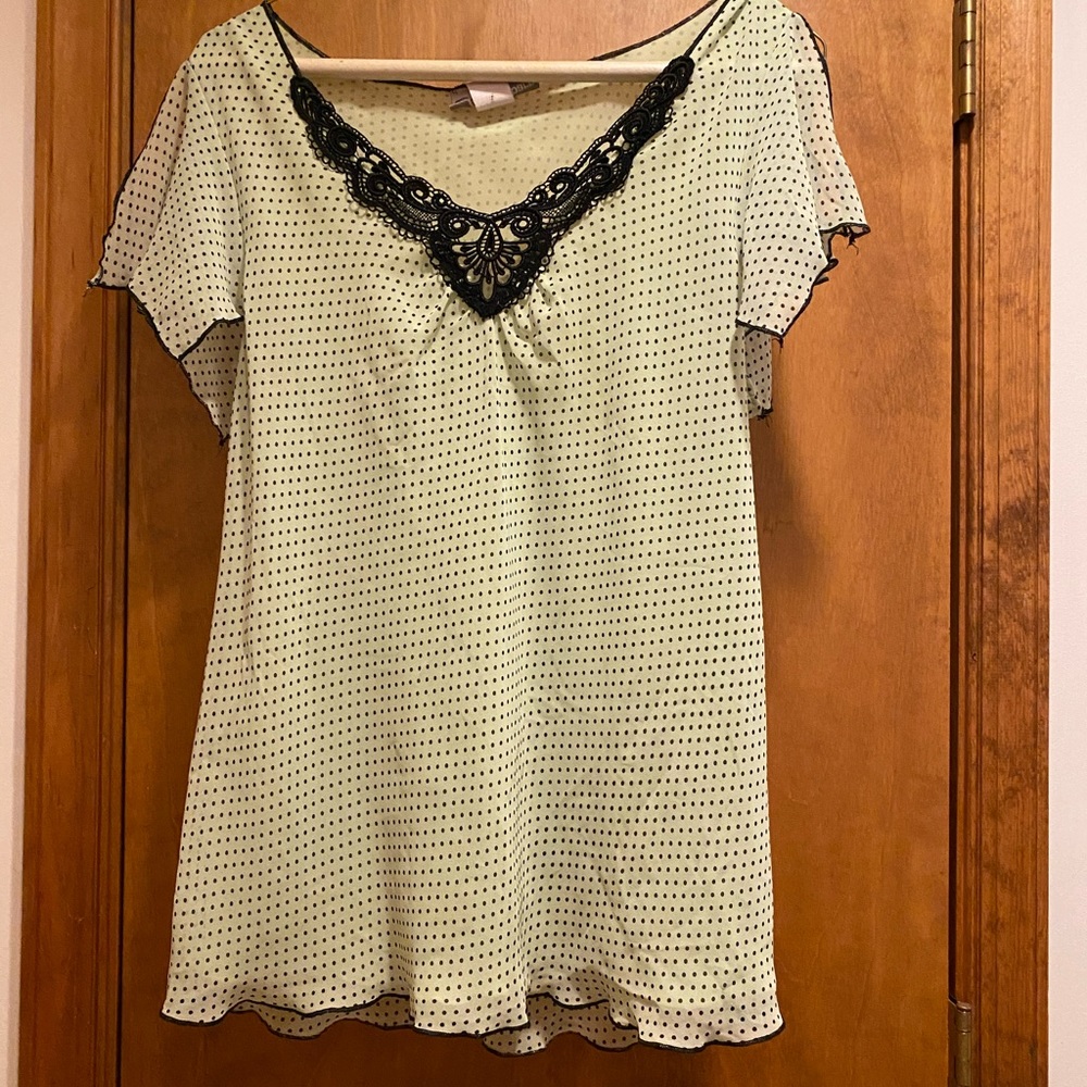 Dressbarn green black polka dot top large